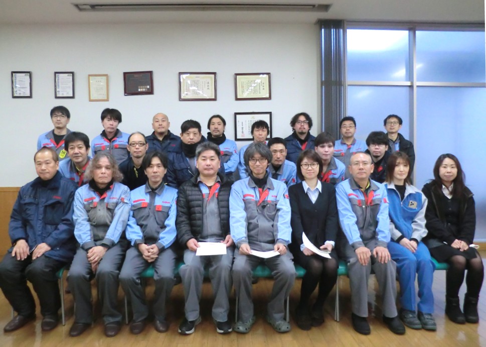 永年勤続表彰を行いました。